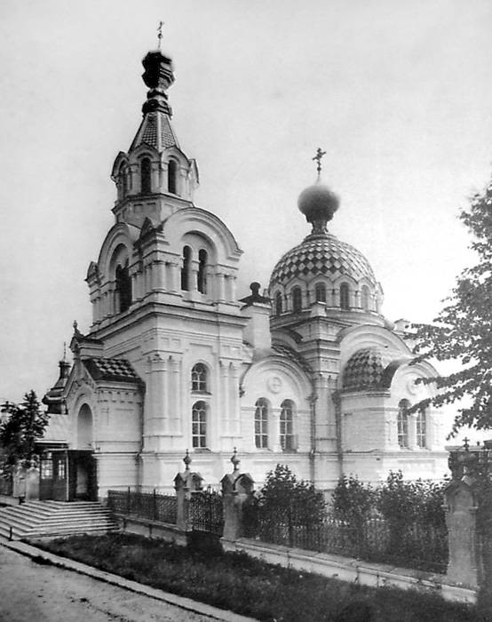 Воскресенская (белая) церковь. Построена в 1904 г. Фото 1911-1912 гг.