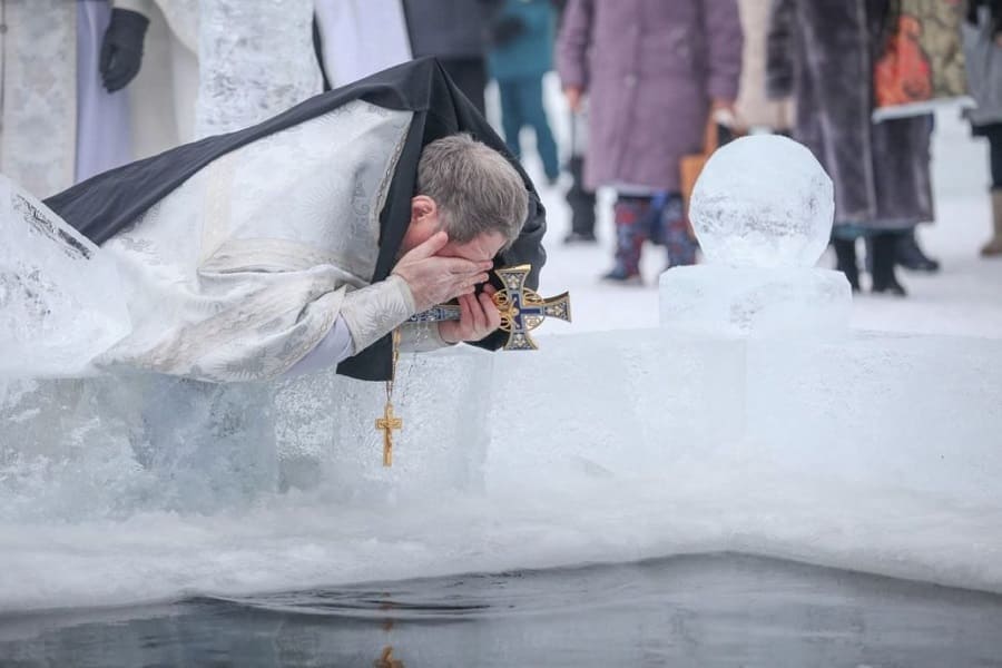 Крещенская или Богоявленская – какая вода ценнее (Викторина)