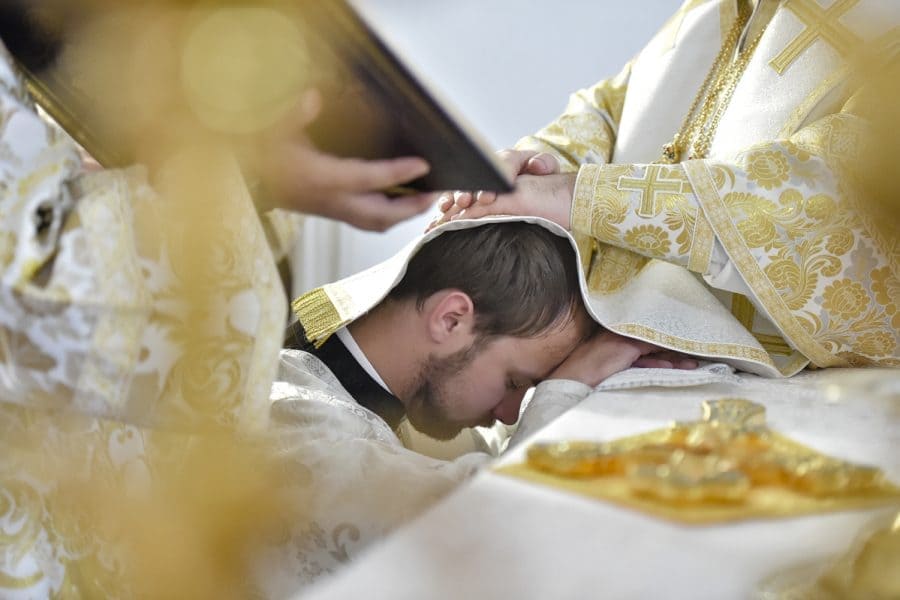 7 таинств Церкви: Священство. Что нам следует знать о таинстве священства