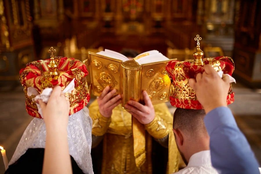 Какой должна быть «православная» свадьба? Что можно и чего нельзя делать после венчания?