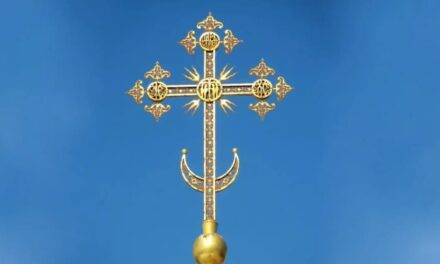 Полумесяц на православном кресте. Что он означает?