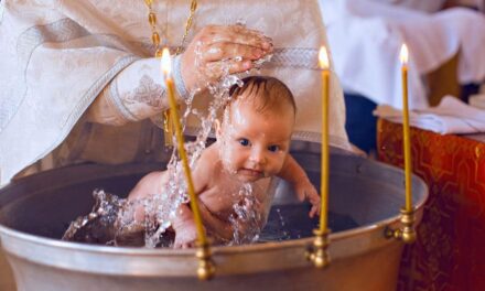 Как фактически происходит Таинство Крещения?