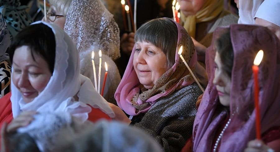 Нужно ли сорок дней говорить всем подряд «Христос воскресе»?