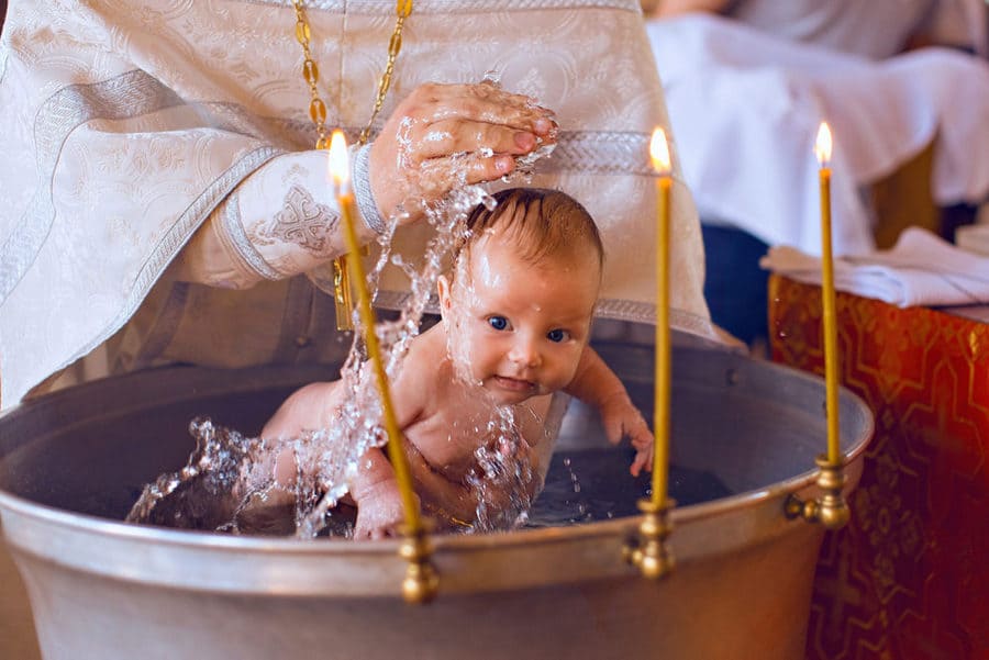 Как фактически происходит Таинство Крещения?