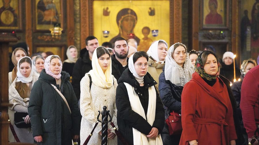 «Спасемся и без посредников…» Зачем ходить в храм, если можно быть добрым и без этого?